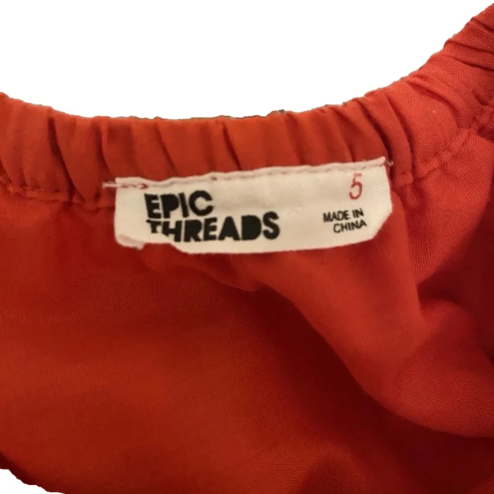 H&M Epic Threads Size 4-6 Girls Christmas Gray Long Sleeve Sweater & Red Skirt